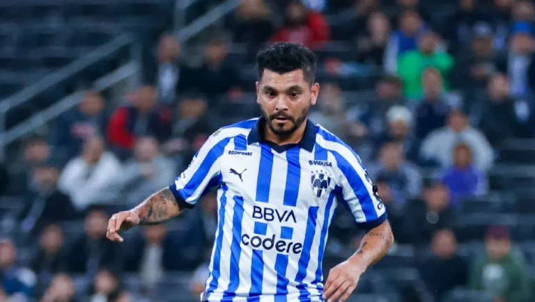 ‘Tecatito’ Corona viaja con Rayados para el partido contra Columbus Crew