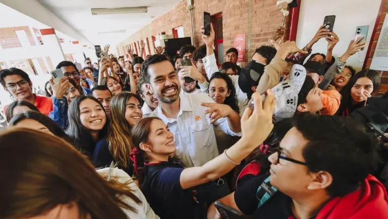 Máynez alcanza 30 encuentros universitarios durante su campaña electoral