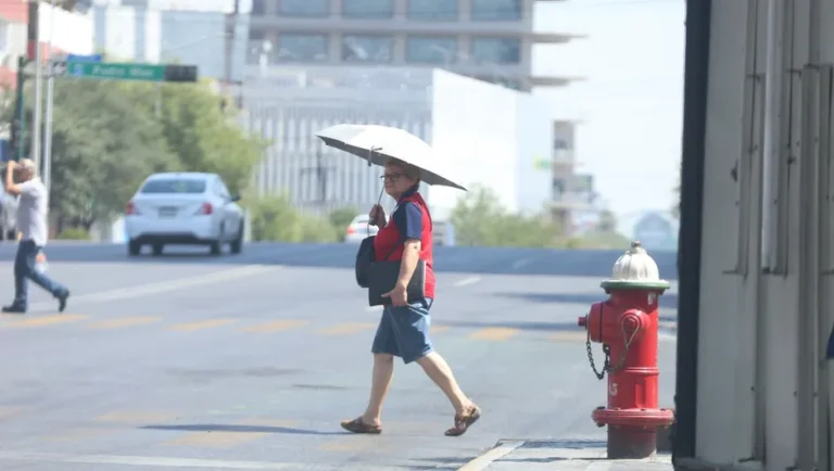 Reportan que altas temperaturas envían a 10 personas al hospital en NL