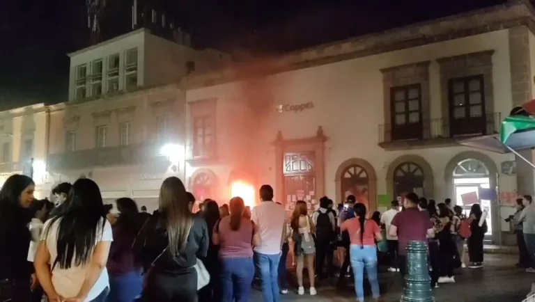 Incendian tienda departamental en Durango, donde fue asesinada por estrangulamiento una trabajadora