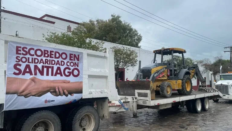 Apoya Escobedo a municipio de Santiago con maquinaria para restaurar destrozos