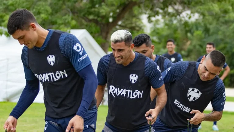 Rayados regresa a los entrenamientos en el Barrial sin su refuerzo Johan Rojas