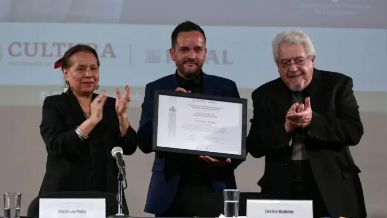 Otorgan a Christian Peña el Premio Xavier Villaurrutia en Bellas Artes