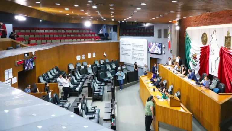 Asegura PRI y PAN que Gobierno de NL inició operación para sumar diputados a MC