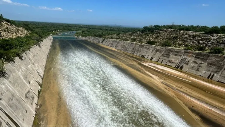 Presa Cerro Prieto cierra sus compuertas tras llegar a nivel máximo de agua