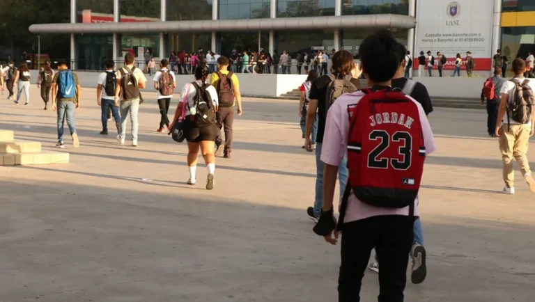 Regresarán a clases más 220 mil estudiantes de la UANL