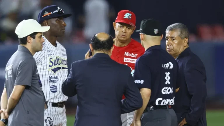 Juego de 3 en la serie del Rey, suspendido por mal estado del tiempo