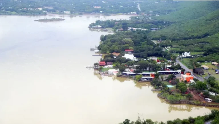 Disminuye almacenamiento de agua en dos presas de Nuevo León