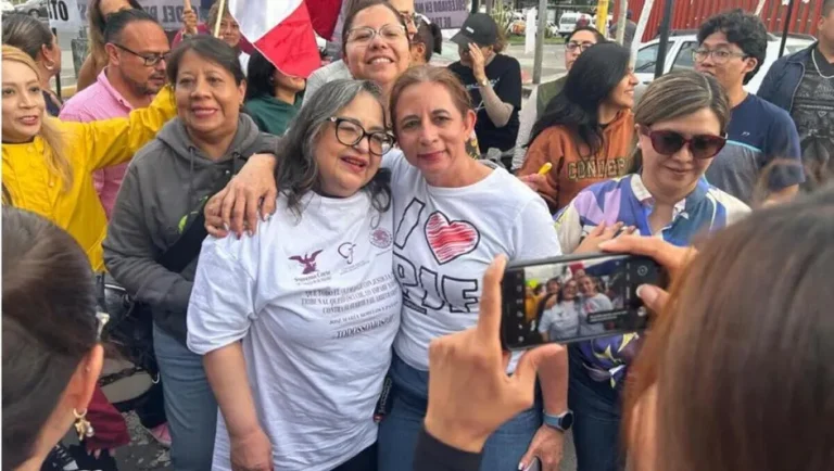 Norma Piña protesta con trabajadores del Poder Judicial en San Lázaro