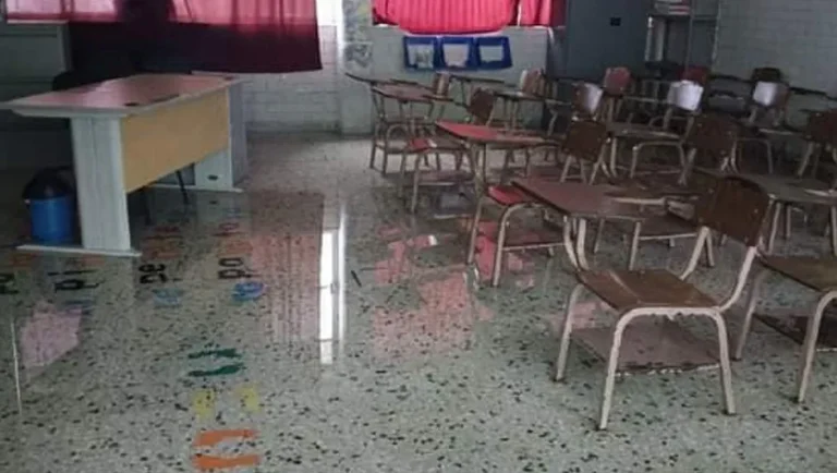 Desalojan a alumnos de escuela en Santa Catarina por inundaciones