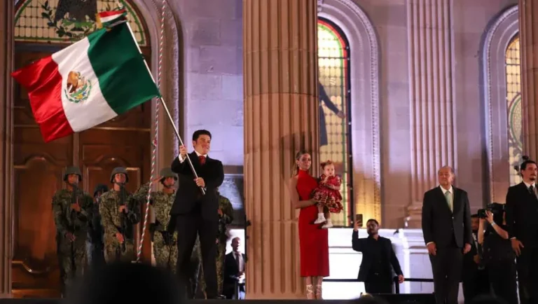 Samuel García da su tercer Grito de Independencia en Nuevo León