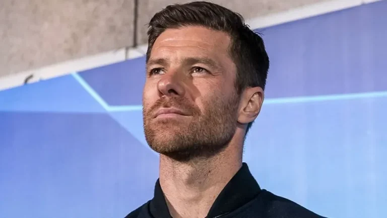 Xabi Alonso destaca cualidades de Santiago Giménez