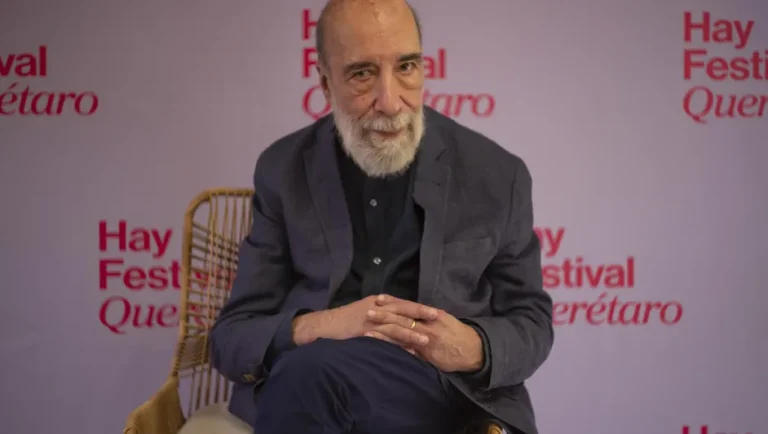 “La poesía es más fuerte que las lágrimas y la timidez”: Raúl Zurita