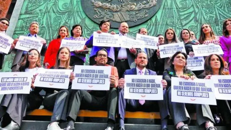 Claudia Sheinbaum y la 4T dejan en vilo las renuncias de los 7 ministros