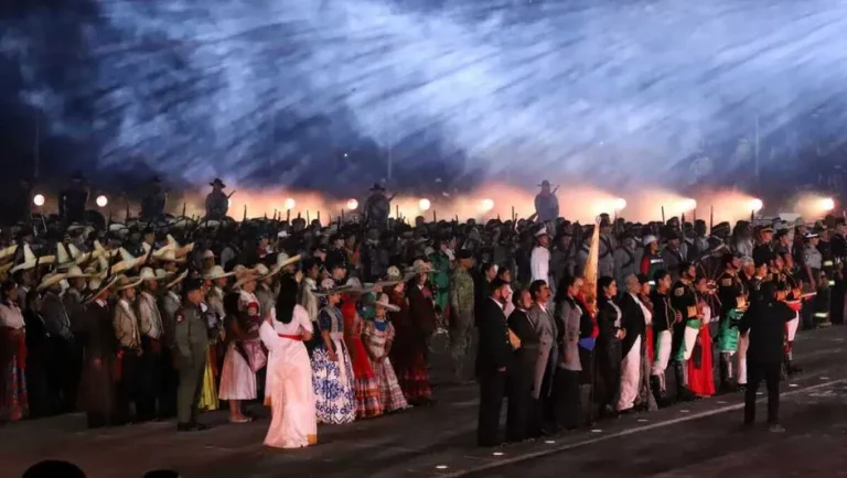 Sheinbaum encabeza ceremonia por 200 años de la República