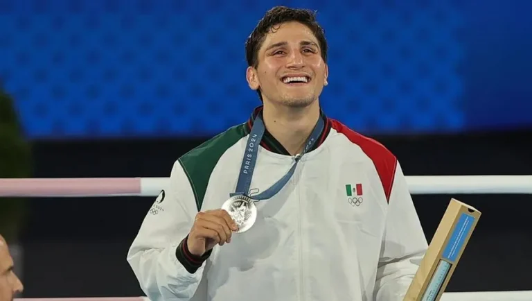 Medallistas mexicanos luchan por el aumento en las becas vitalicias