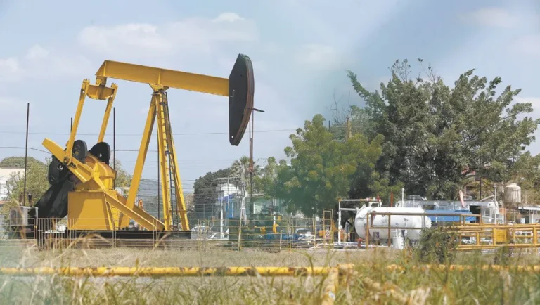 Clúster y especialistas energéticos chocan por uso de fracking para extraer gas