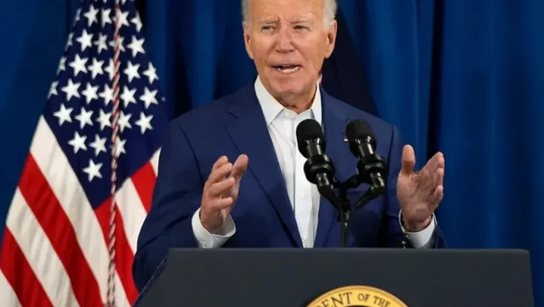 Biden subastará 30 mil postes destinados al muro fronterizo