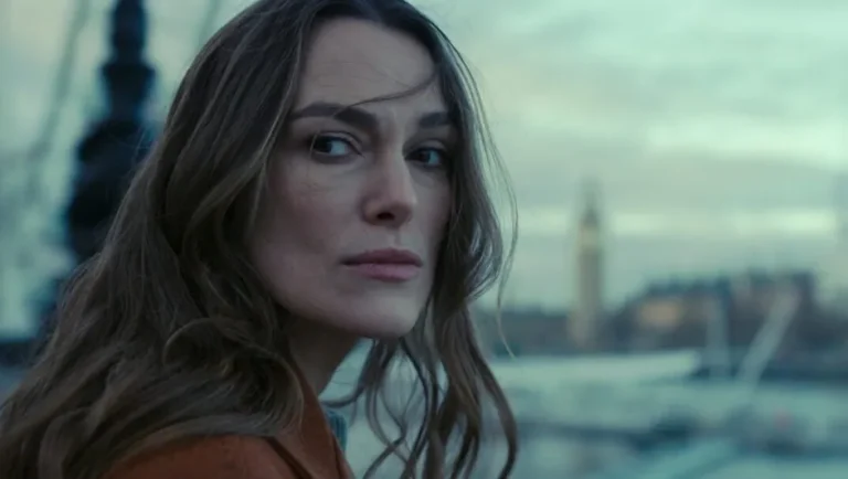 Keira Knightley despliega su arsenal físico y emocional en Black Doves