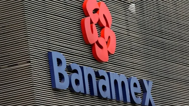 S&P mejora ‘de negativa a estable’ calificación de Banamex