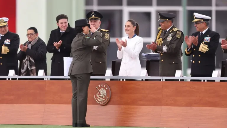 Anuncia Sheinbaum aumento salarial a militares en visita en Nuevo León