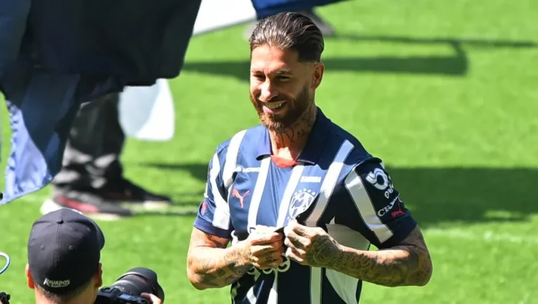 Sergio Ramos arranca en la Liga MX como titular y capitán de Rayados