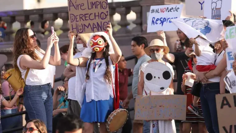 Colectivos exigen en protesta acciones contra la contaminación en NL