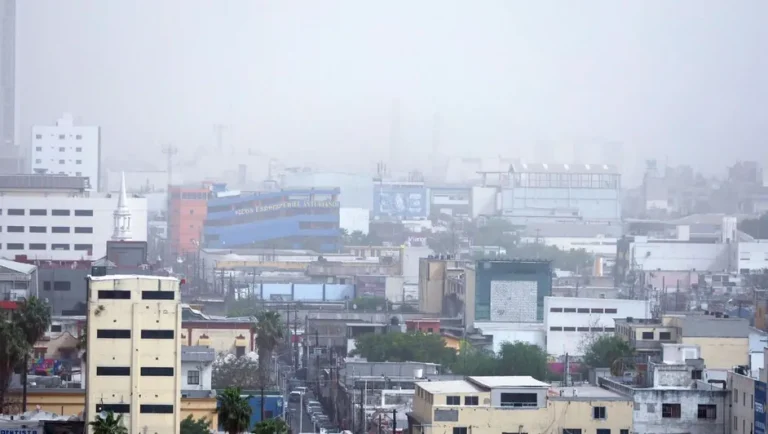 Activan en Nuevo León contingencia ambiental por polvo de Texas y Coahuila