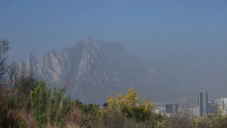 Nuevo León anuncia que renovará estaciones de monitoreo ambiental