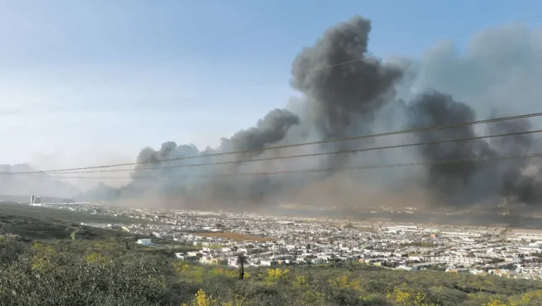 Afectan fuertes vientos e incendios al Área Metropolitana de Monterrey