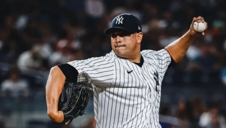 Roberto Kelly celebra la incorporación de Manny Bañuelos a Sultanes