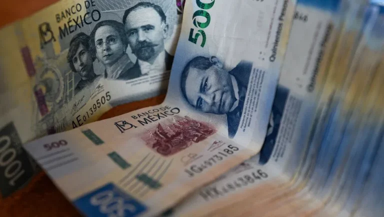 Peso mexicano cierra con apreciación tras anuncio de aranceles recíprocos de EU