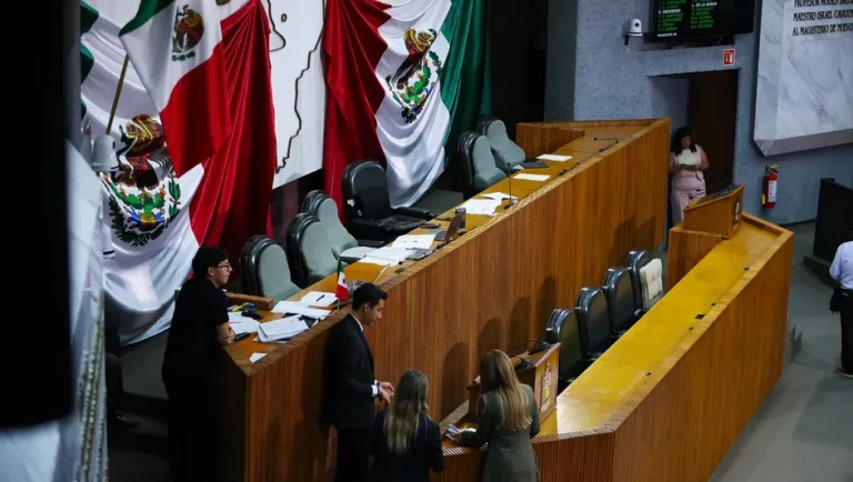 Parálisis regresa al Congreso de NL por designación de Carlos Mendoza