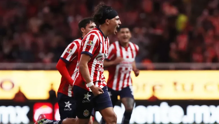 Chivas gana ante Puebla, van por un lugar en el Play In