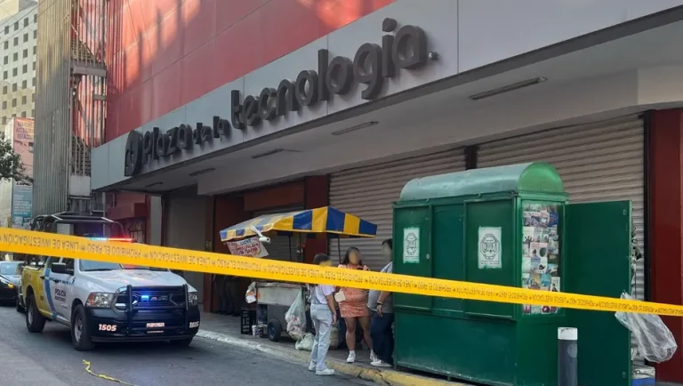 Realizan cateo en Plaza de la Tecnología tras robo de celulares en CBTIS 22