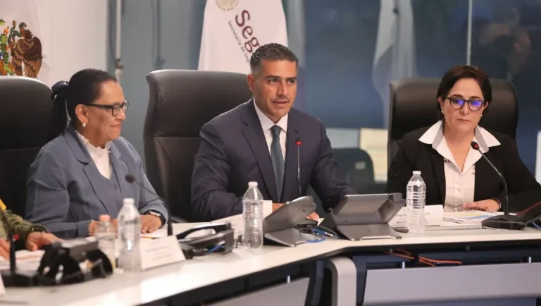 García Harfuch contesta llamada a Sheinbaum en teléfono rojo tras Simulacro Nacional 2025