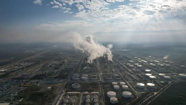 Asegura NL negociar con Federación envío de combustible limpio