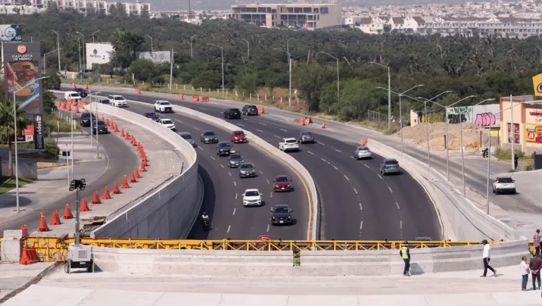 Cerrarán carriles por obras de reparación en Paseo de los Leones en Monterrey