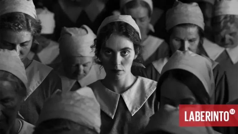 ‘La chica de la aguja’, el grotesco filme de Magnus von Horn