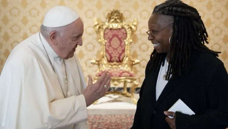 Whoopi Goldberg dedica emotivo mensaje al Papa Francisco