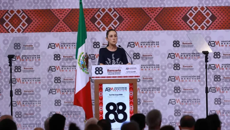 Sheinbaum firma acuerdo con bancos para incrementar crédito anual a PyMEs hacia 2030