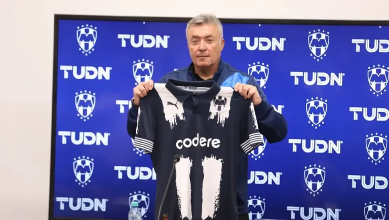 Presentan a Domènec Torrent como técnico oficial de Rayados