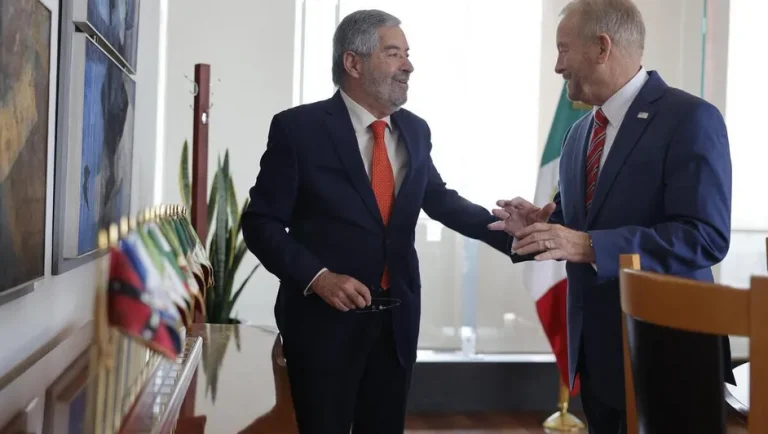 De la Fuente se reúne con Ron Johnson, nuevo embajador de EU