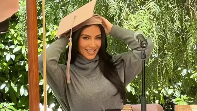 Kim Kardashian se gradúa como abogada