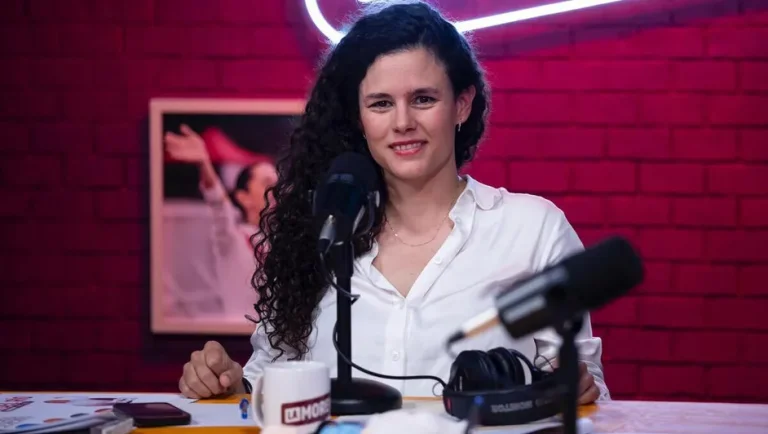 Luisa Alcalde considera discriminatorio el gravamen a remesas de EU