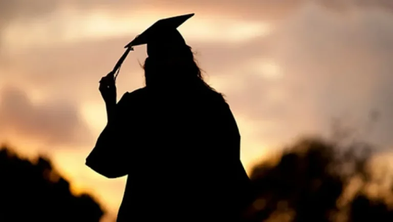 El 49% de los mexicanos considera que la situación económica es el principal impedimento para ingresar a la universidad