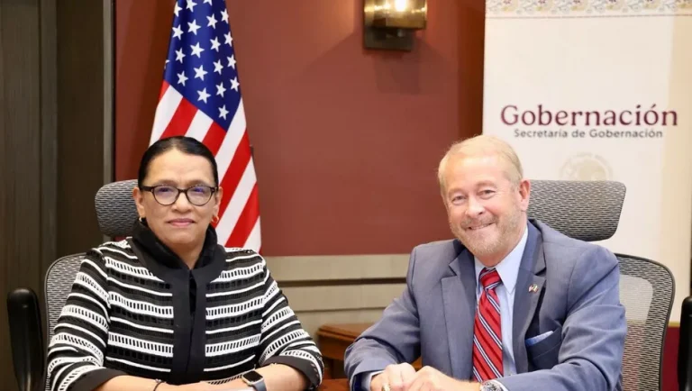 Segob recibe a Ronald Johnson, embajador de EU
