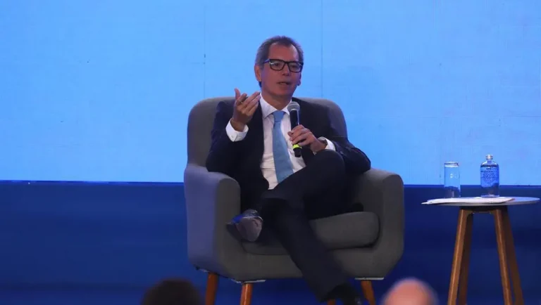 Hacienda señala que impuesto sobre remesas de EU impactaría a 3% del PIB