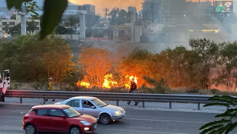 Registran incendio en el río Santa Catarina; moviliza a cuerpos de rescate en Mty