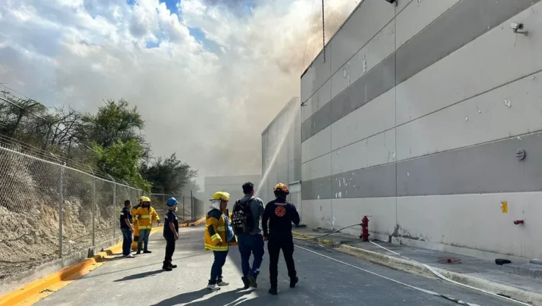 Registran incendio en empresa de Apodaca; evacúan a 25 empleados